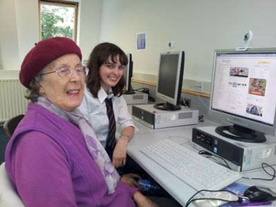 Enthusiastic local residents enjoy Log on to Learning
