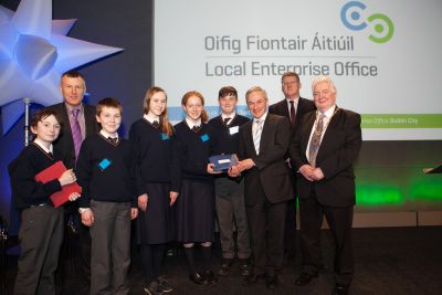 "The Reusers" mini-company receiving their award from the Minister. Image: www.flickr.com