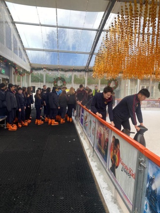 Ice skating Dec2025 14 
