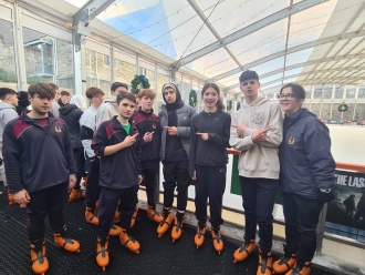 TY iceskating 21 Dec2023 2 
