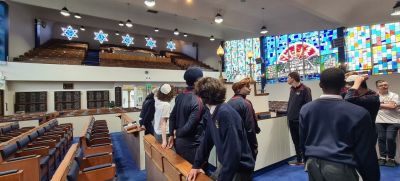 TY's visit the Shul