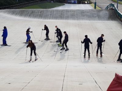 TYs learn to ski