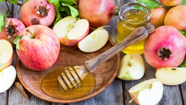 Rosh Hashanah Apples Honey Pomegranates 1598X900
Rosh Hashanah Apples Honey Pomegranates 1598X900
